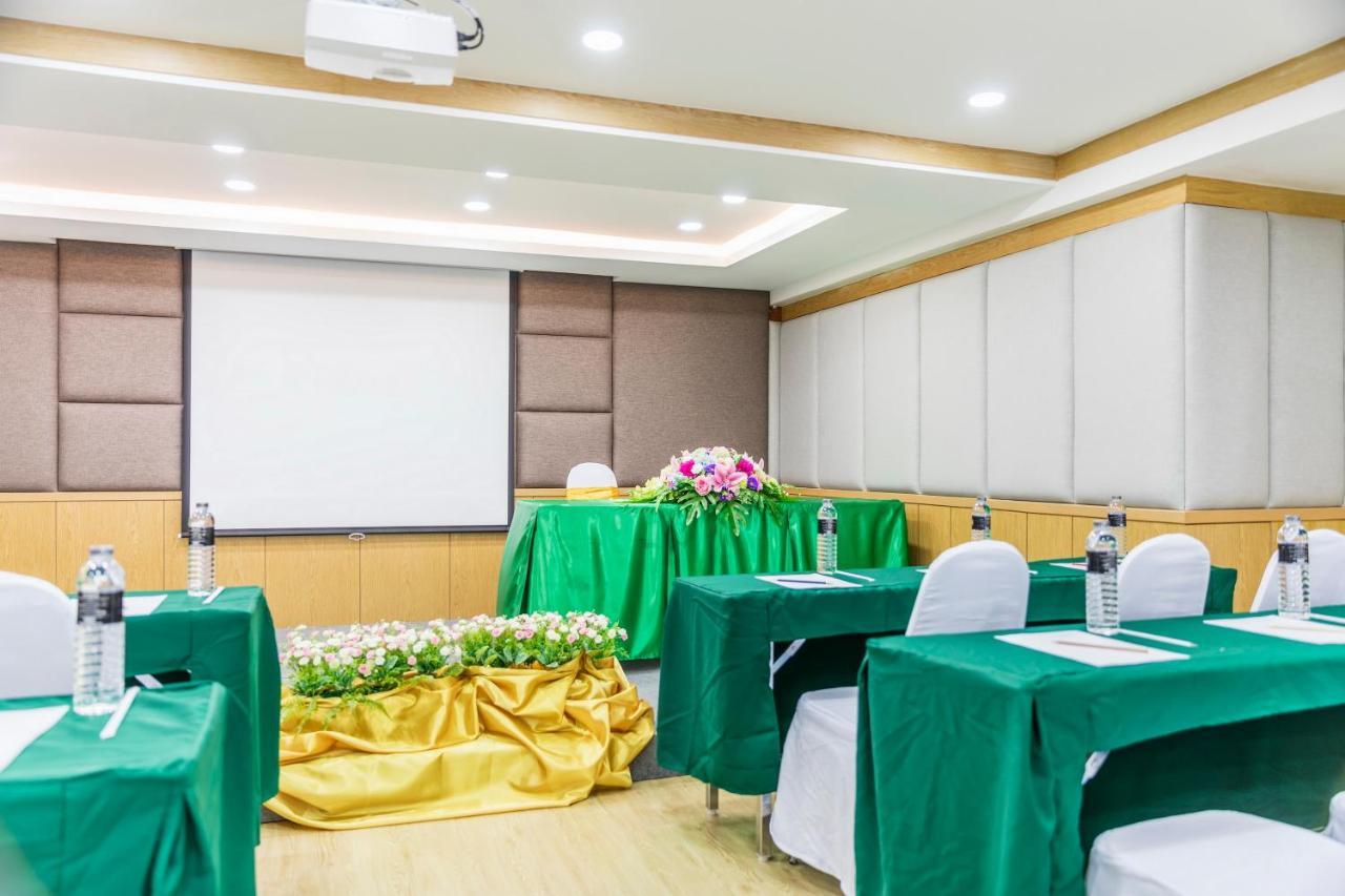 Livotel Hotel Hua Mak Bangkok Esterno foto